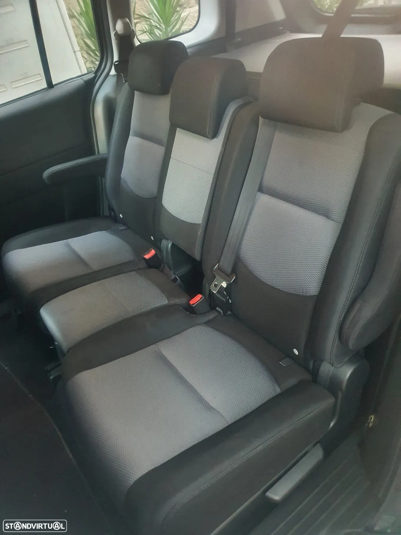 Mazda 5 - 10