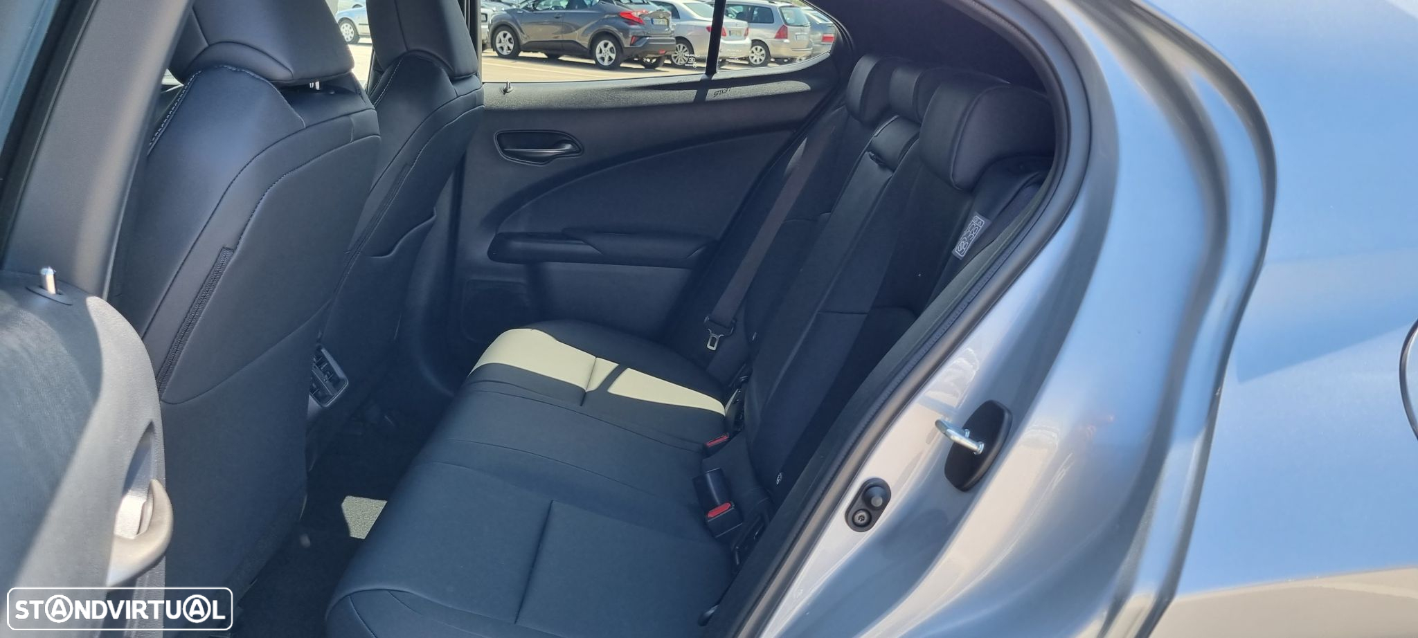 Lexus ux-250h Sport - 9