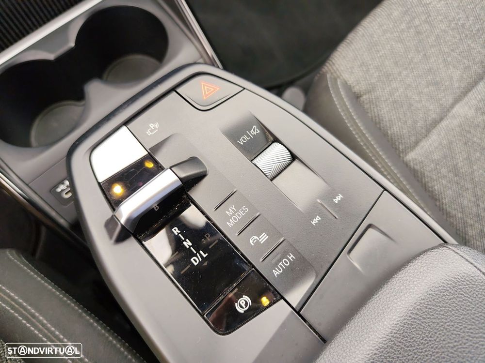 BMW 225xe Active Tourer - 16