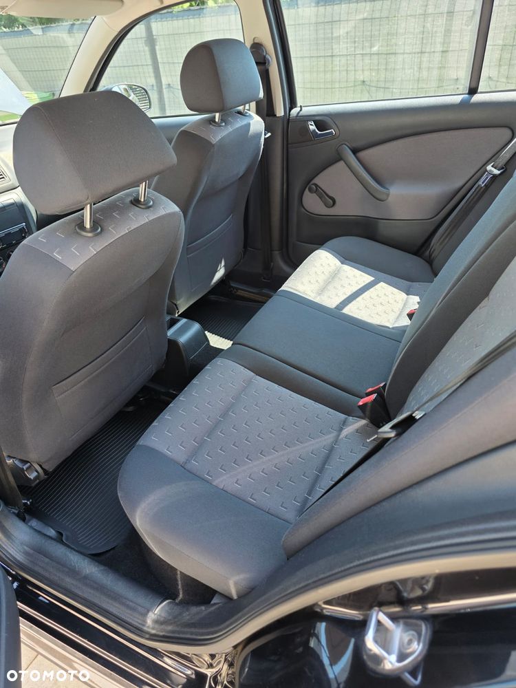 Skoda Octavia 1.6 Tour - 8