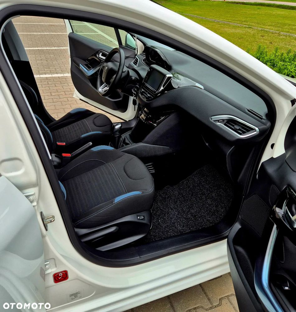 Peugeot 208 - 30
