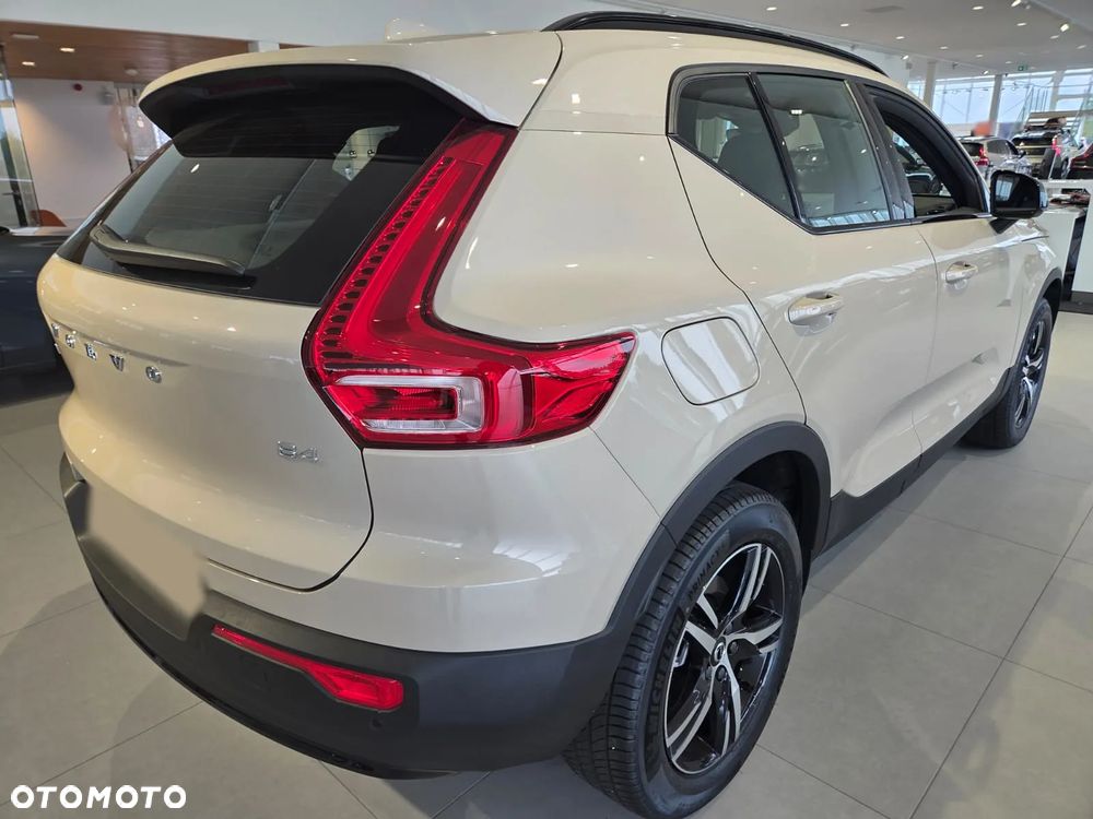Volvo XC 40 B4 Plus Black Edition - 9