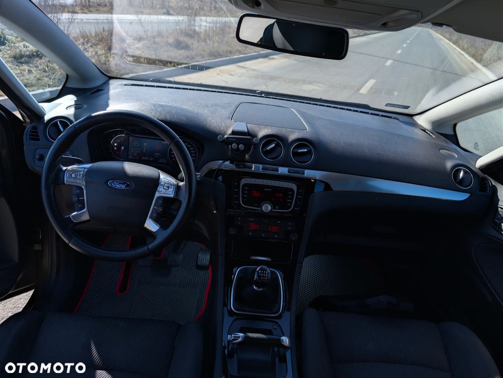 Ford S-Max - 12