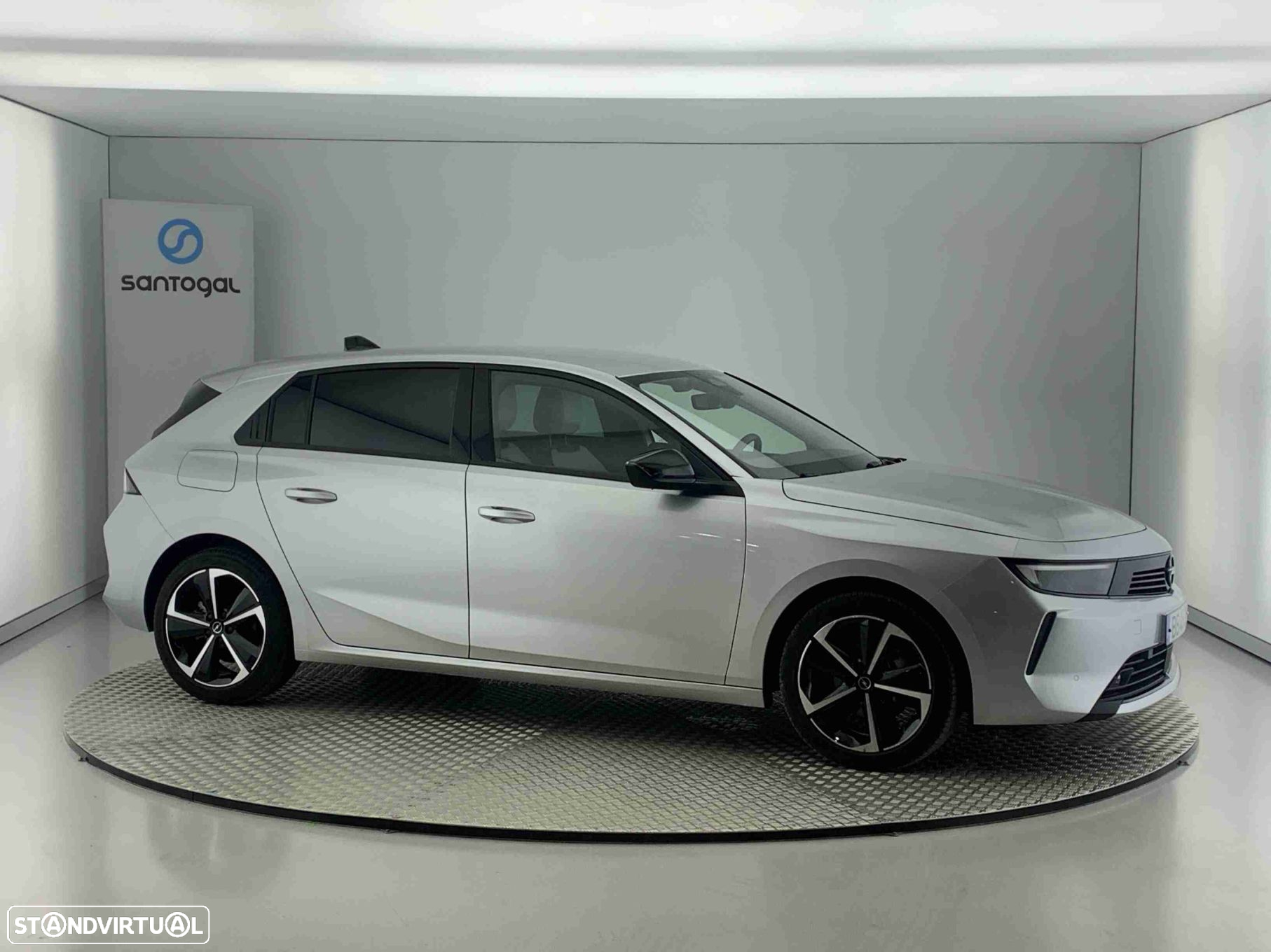Opel Astra 1.2 T Elegance - 4