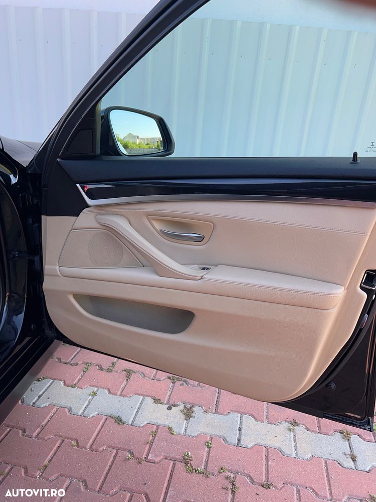 BMW Seria 5 520d Aut. Luxury Line - 32
