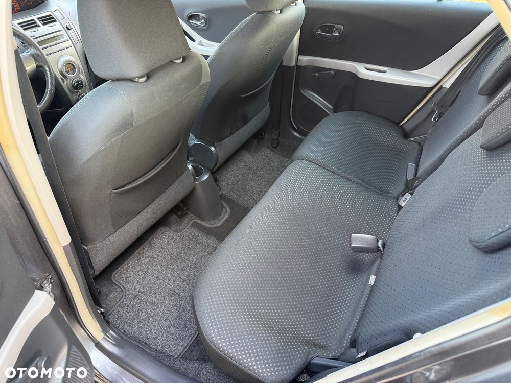 Toyota Yaris 1.33 2010 - 23