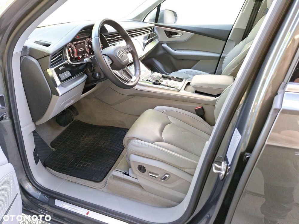 Audi Q7 - 11