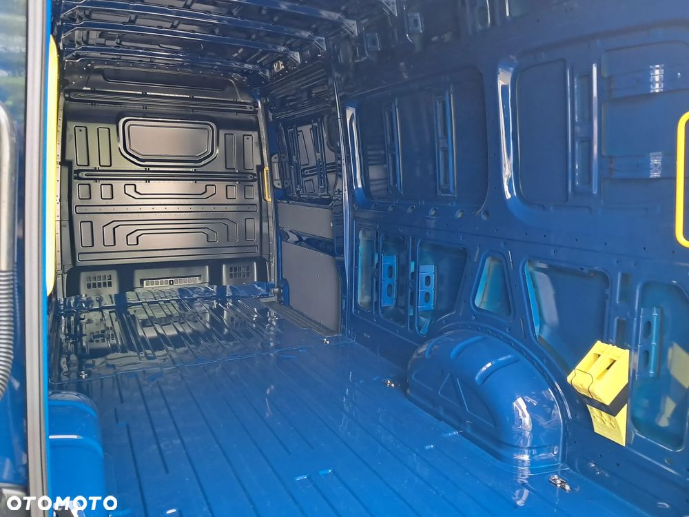 Volkswagen Crafter - 13