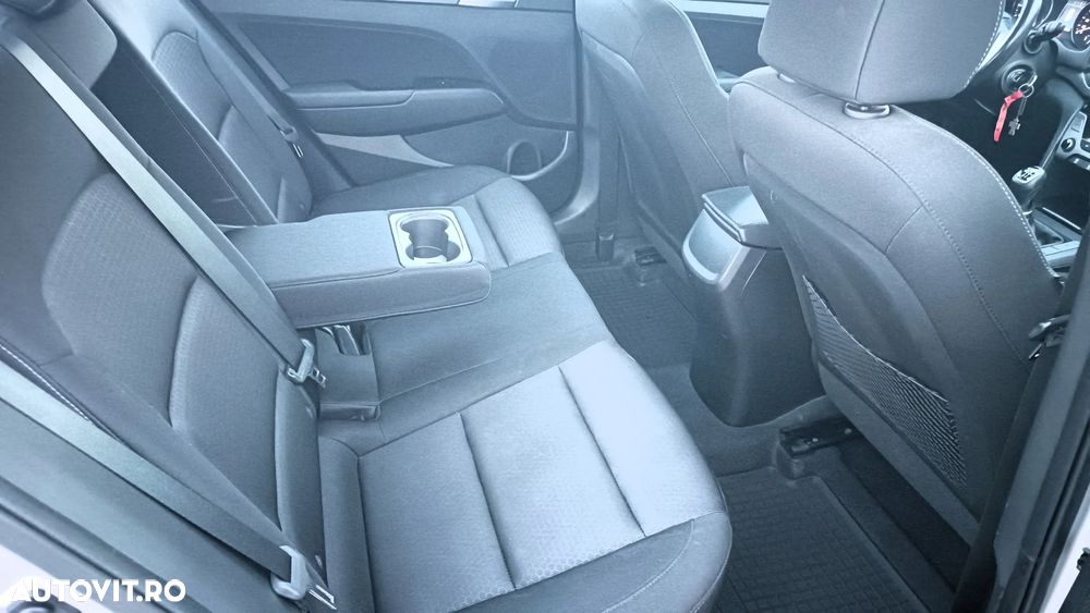 Hyundai Elantra 1.6 MPi Highway - 18