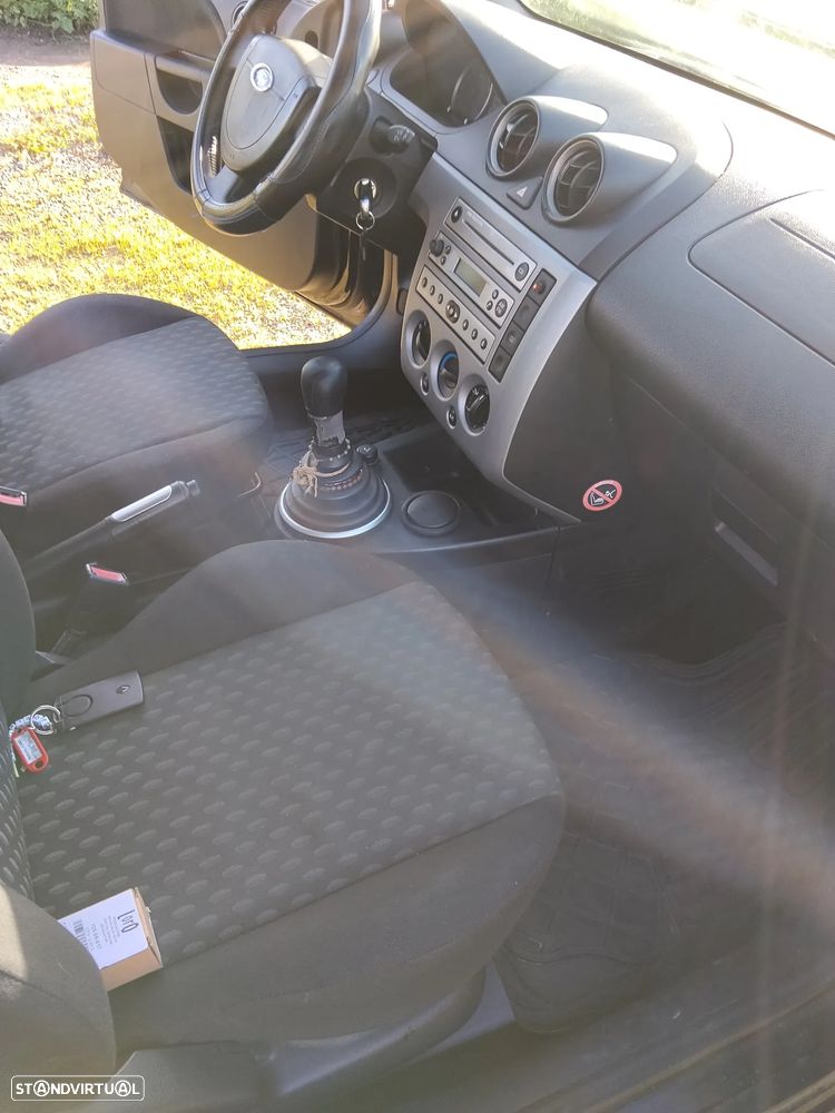 Ford Fiesta 1.25 Ghia - 3