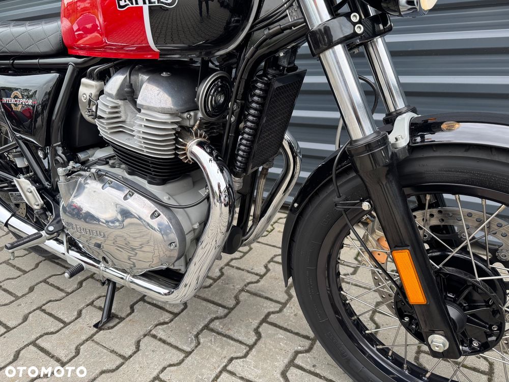 Royal Enfield Interceptor - 16