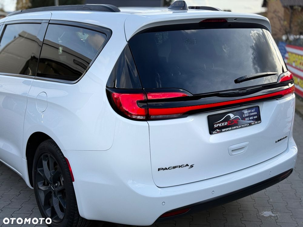 Chrysler Pacifica - 12