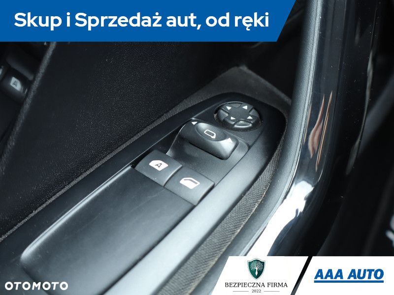 Peugeot 208 - 15