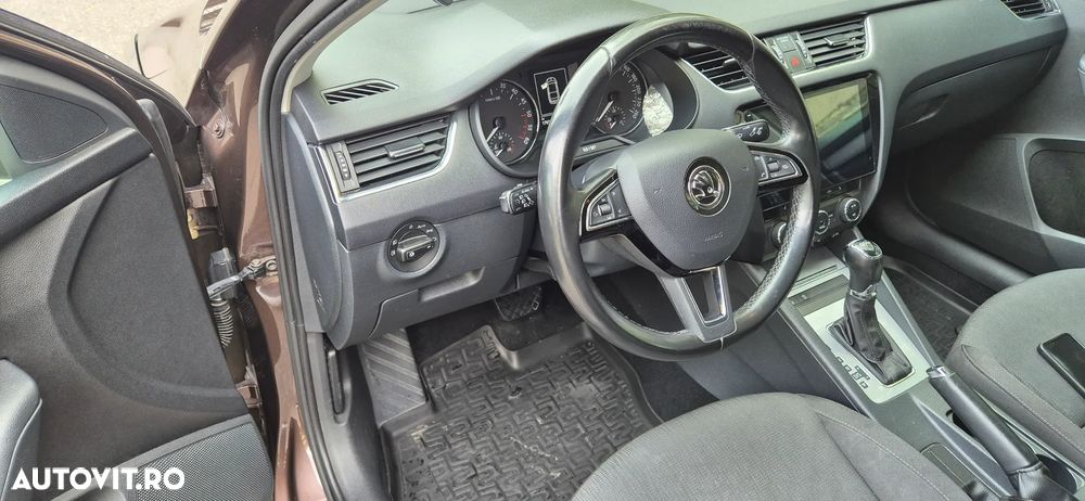 Skoda Octavia 2.0 TDI DSG Ambition - 22