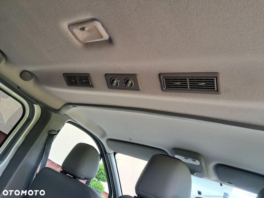 Opel Vivaro L2H1 2.9t - 15