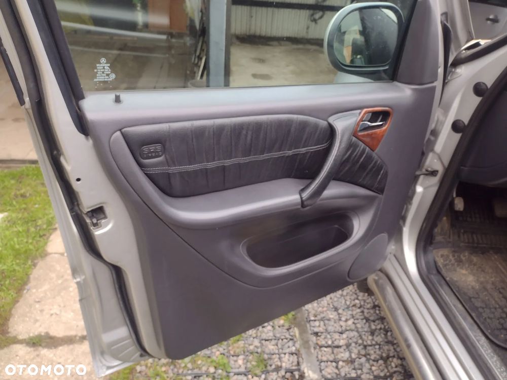 Mercedes-Benz ML - 14