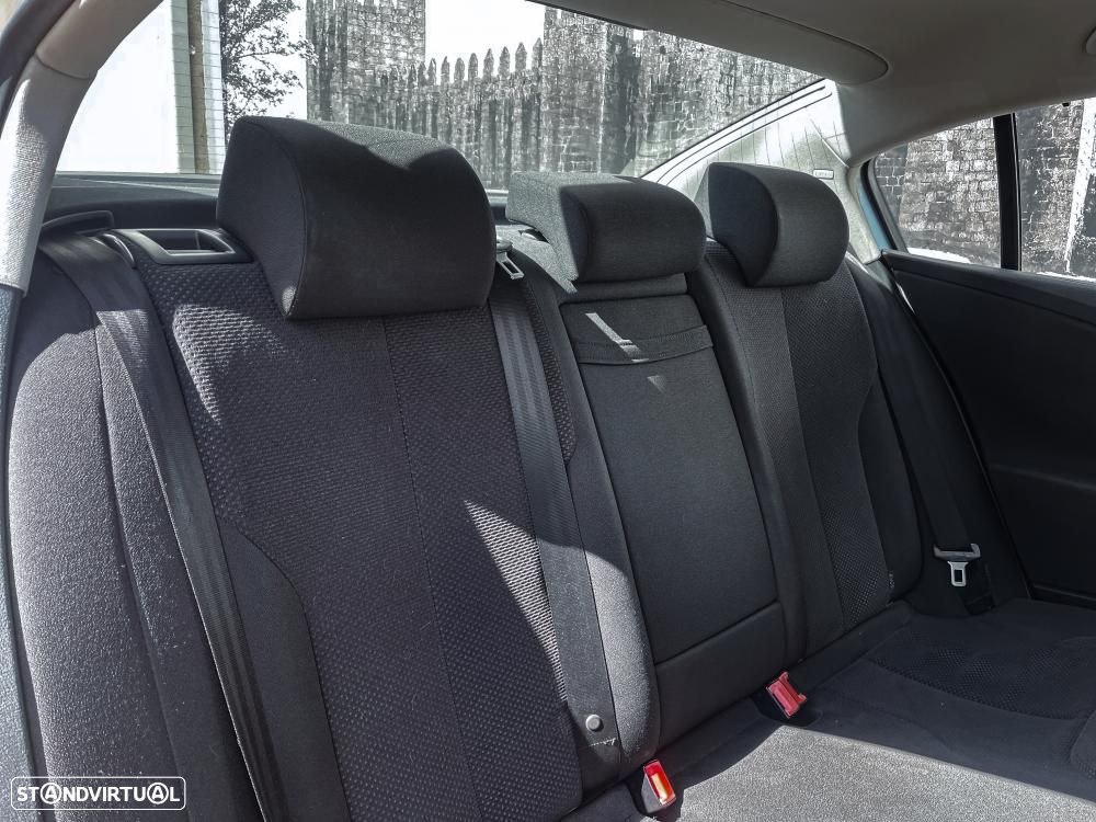 VW Passat 1.6 TDI BlueMotion - 8