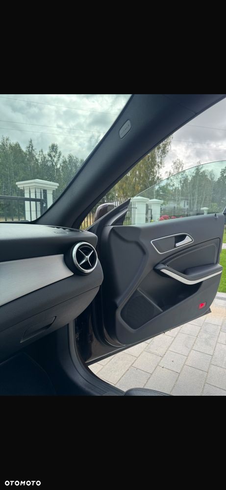 Mercedes-Benz CLA 180 7G-DCT UrbanStyle Edition - 22