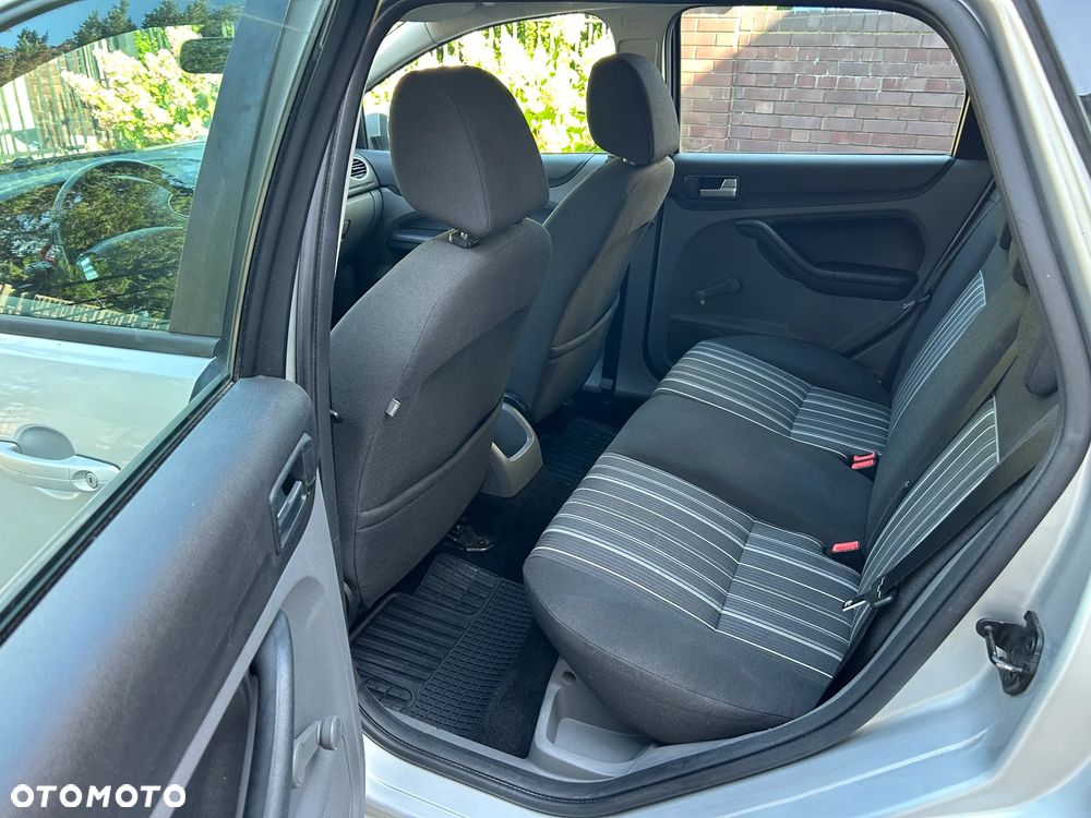 Ford Focus 1.6 Ghia - 7