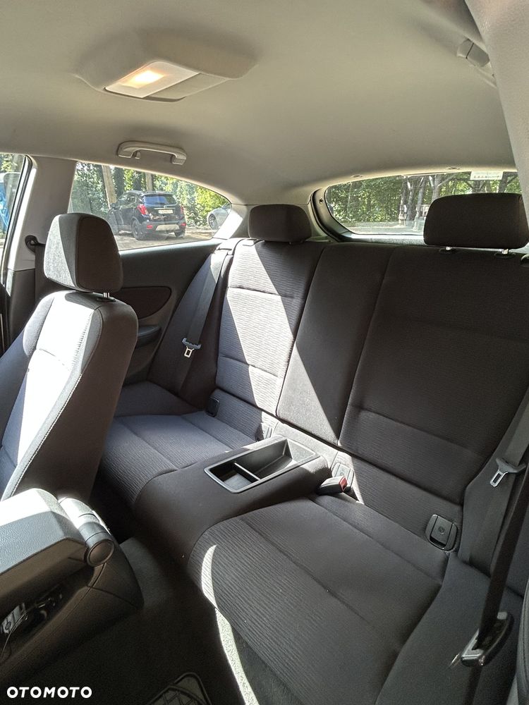 BMW Seria 1 120d - 12
