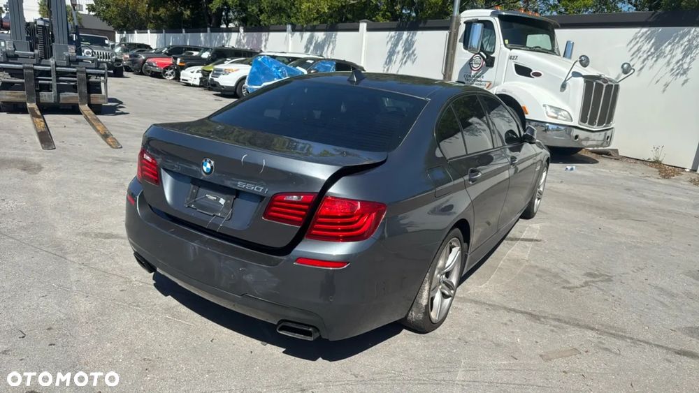 BMW Seria 5 550i Sport-Aut - 16
