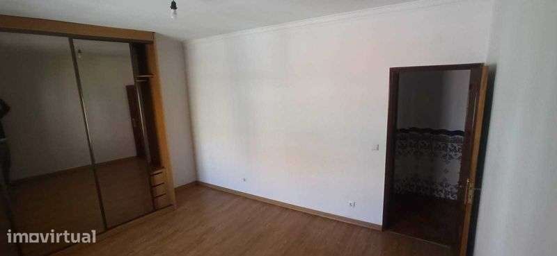 Apartamento T2 em Camarate, 1º andar - Grande imagem: 2/12