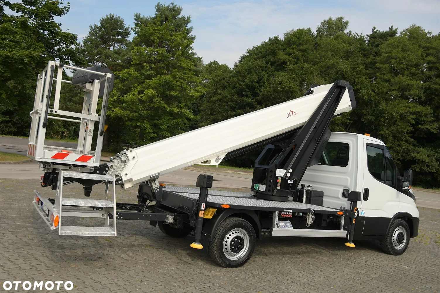 Iveco DAILY 35-140 * ZWYŻKA KLUBB * KT 20 * 4 tyś km! Pojazd Specjalistyczny ! - 8