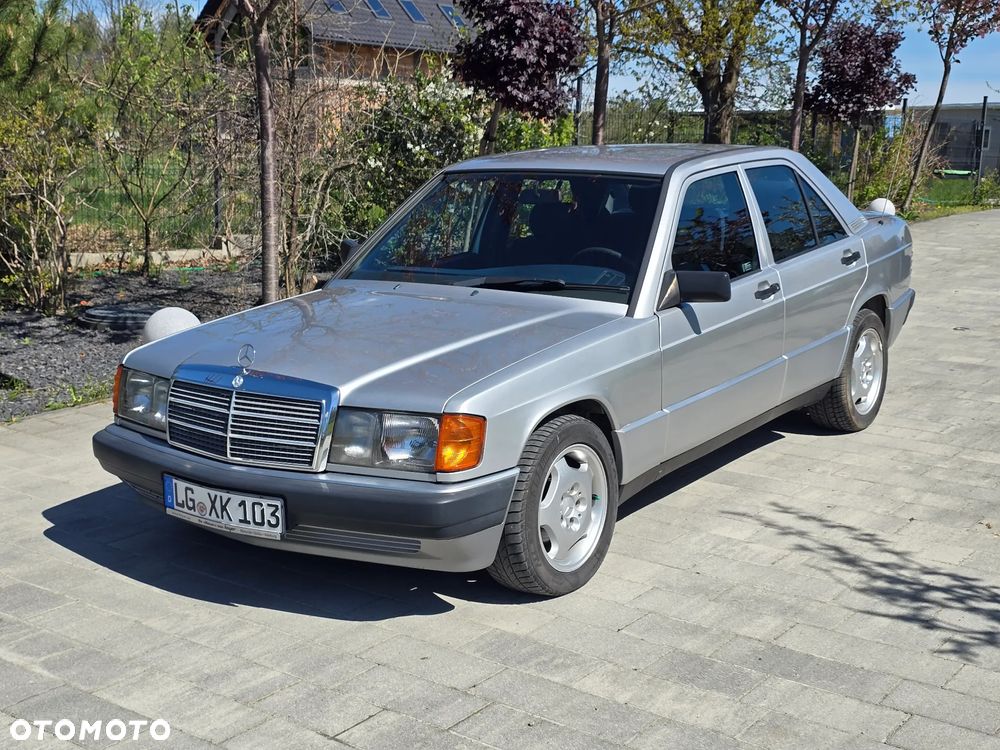Mercedes-Benz W201 (190) - 1