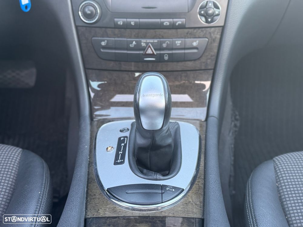 Mercedes-Benz E 220 CDI Auto Avantgarde - 29