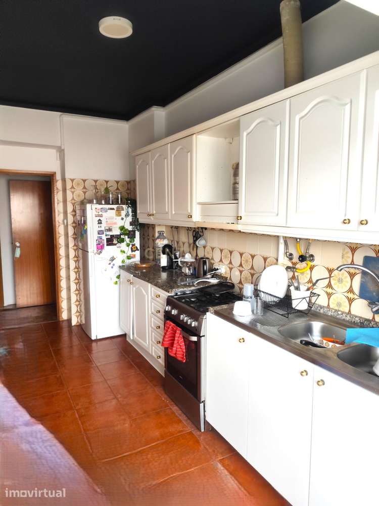 APARTAMENTO T2 RUA DAMIÃO DE GOIS, FEIJÓ ARRENDADO ATE JULHO 2027 - 24 - Grande imagem: 2/8