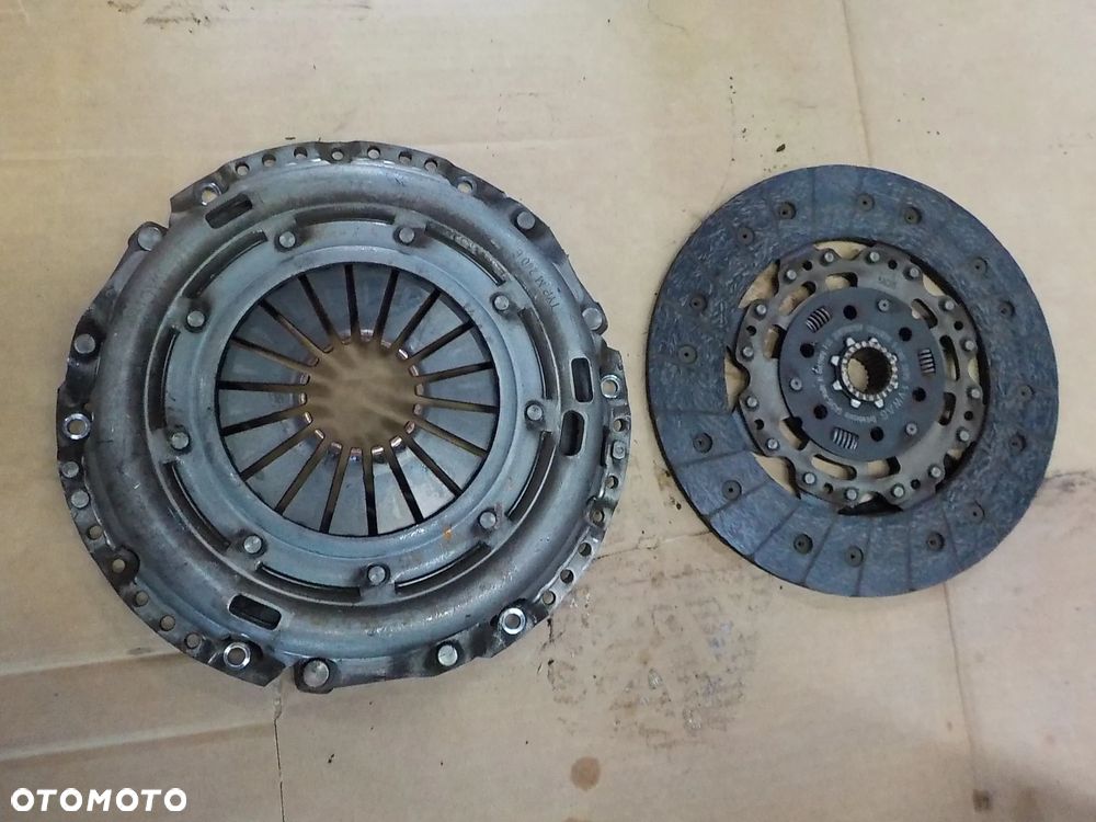 docisk tarcza sprzęgła vw passat b6 2,0 tdi - 1