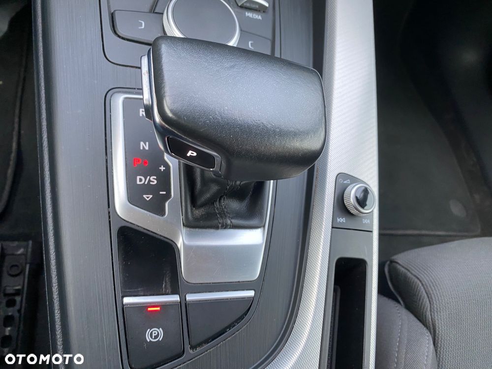 Audi A4 Avant 40 TDI quattro S tronic S line - 35