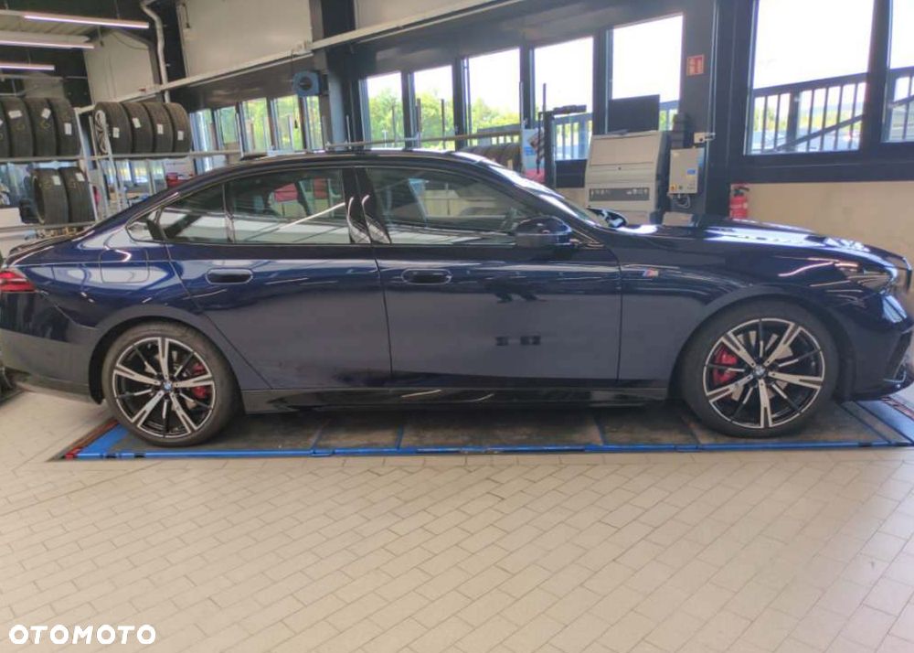 BMW Seria 5 540d xDrive mHEV M Sport - 6