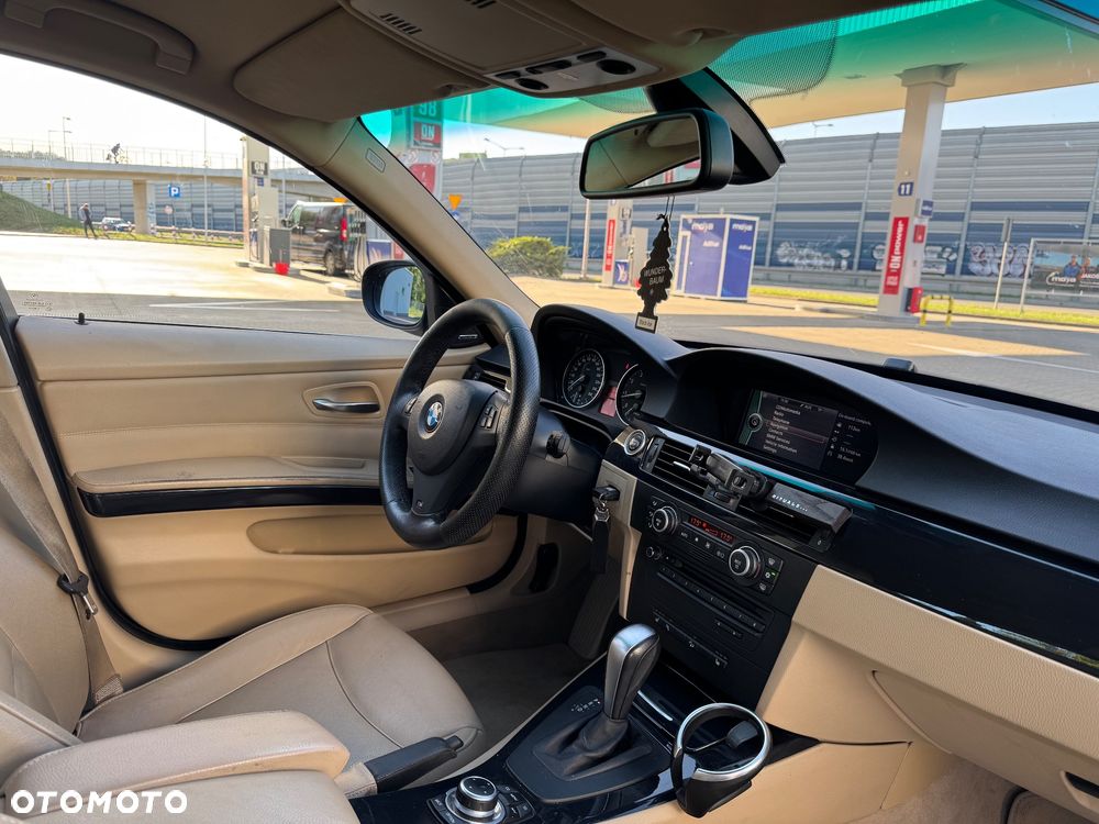 BMW Seria 3 330i xDrive - 9