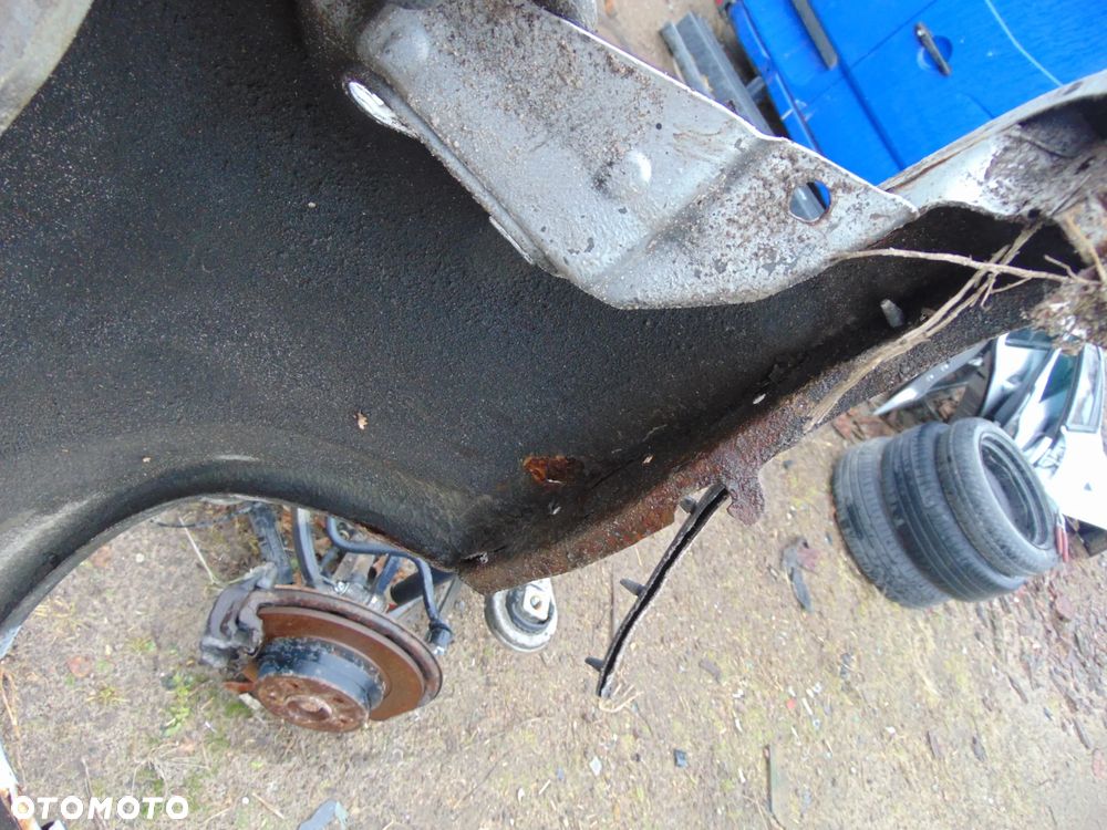 Błotnik Mercedes w124 - 6