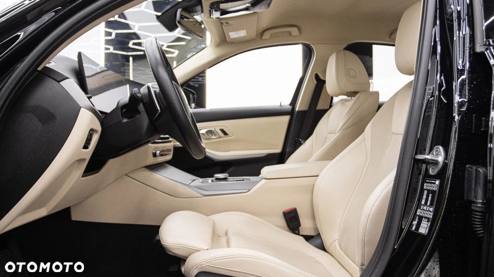 BMW Seria 3 318i Sport - 16