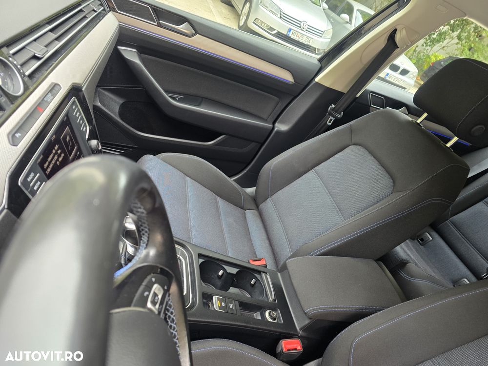 Volkswagen Passat - 23