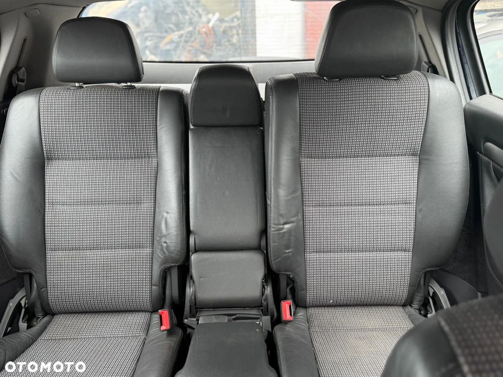 Opel Signum 2004 poj. 2.2 DTI 125 KM - samochód cały na części - 9