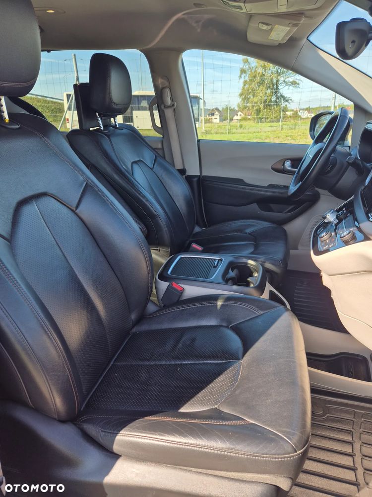 Chrysler Pacifica - 11