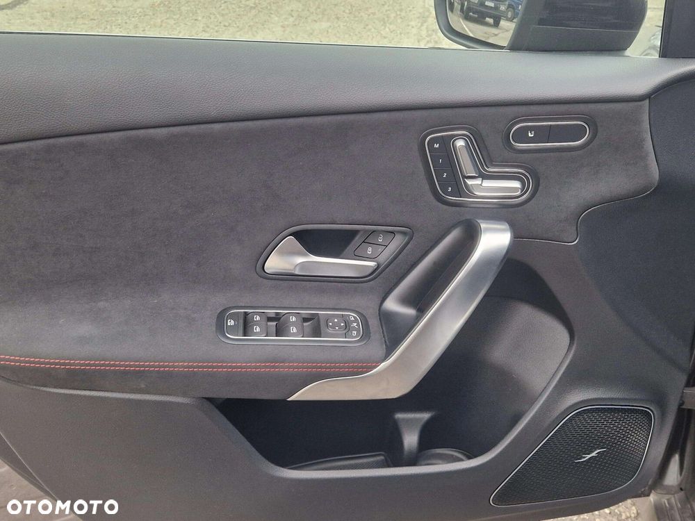 Mercedes-Benz Klasa A 220 4-Matic AMG Line 8G-DCT - 11