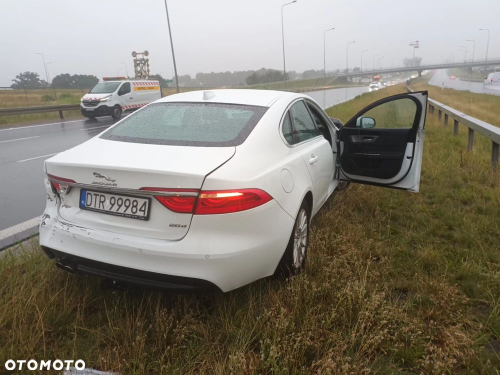 Jaguar XF 2.0 i4D Prestige - 3