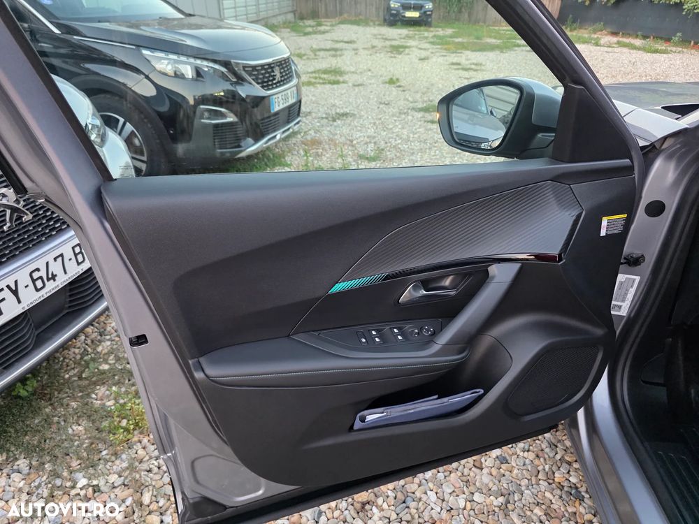 Peugeot 2008 PureTech 130 EAT8 GT - 22