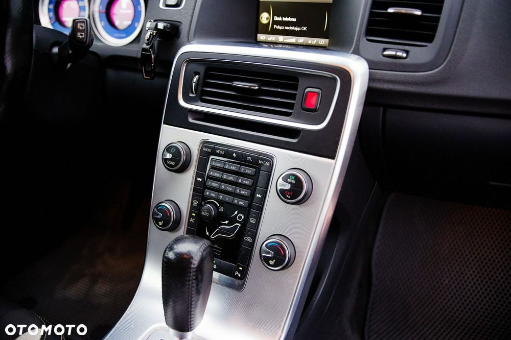 Volvo V60 D4 Geartronic RDesign - 15