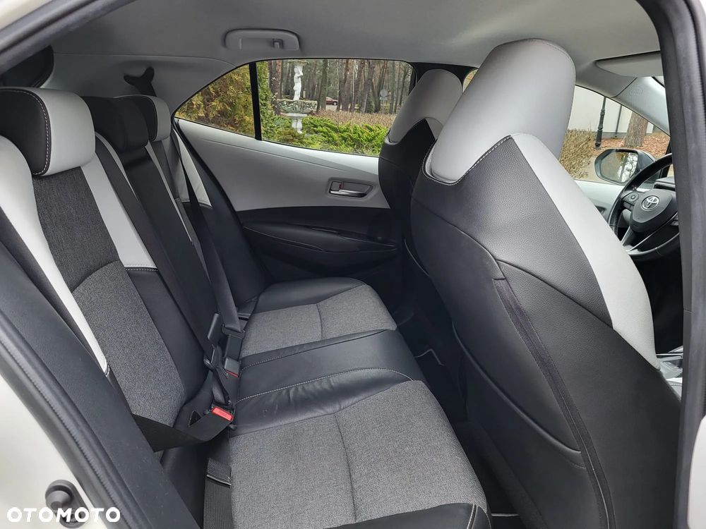 Toyota Corolla 1.8 Hybrid Team Deutschland - 15