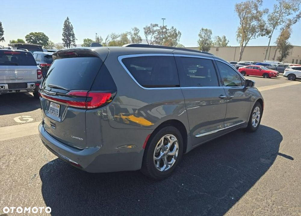 Chrysler Pacifica - 5