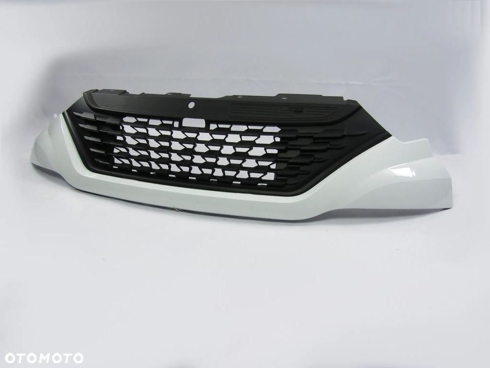 Listwa nad zderzak + atrapa chłodnicy / Grill Iveco Daily  19 - 24 Lakier 50105 - 6