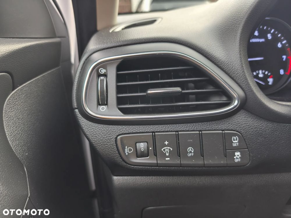 Hyundai i30 1.5 DPI Classic + - 18