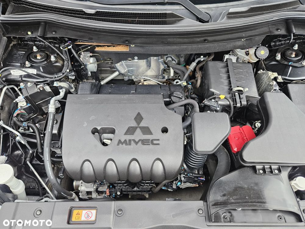 Mitsubishi Outlander 2.0 Invite + 2WD - 41