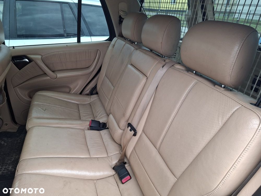 Mercedes-Benz ML - 12