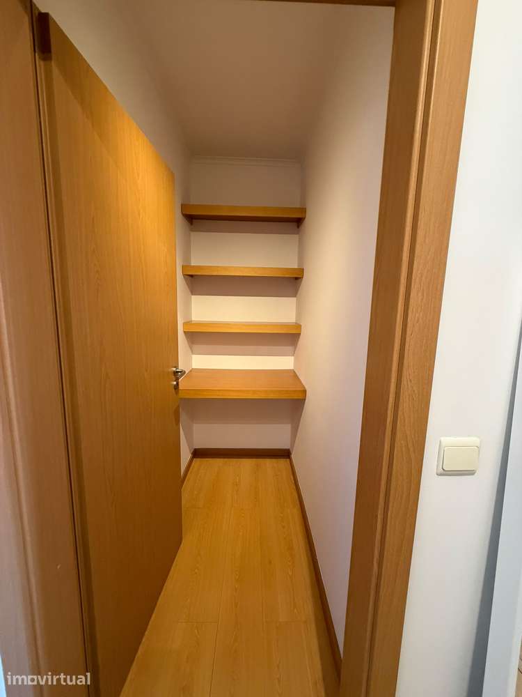 Apartamento T2 com Varanda e Garagem em Telheiras - Grande imagem: 3/26